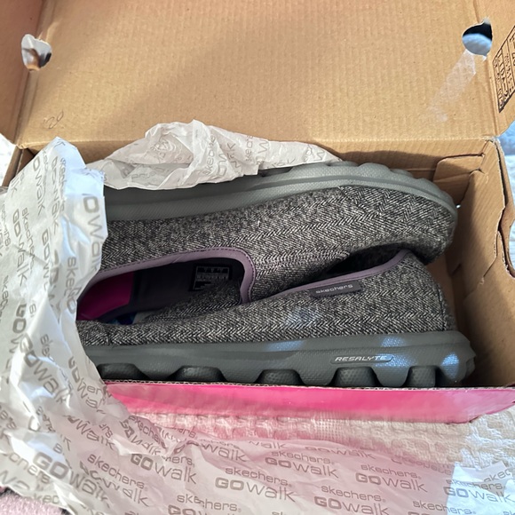 Skechers Go Walk Memory foam. Brand new in box. Size 6.5 - Picture 4 of 8
